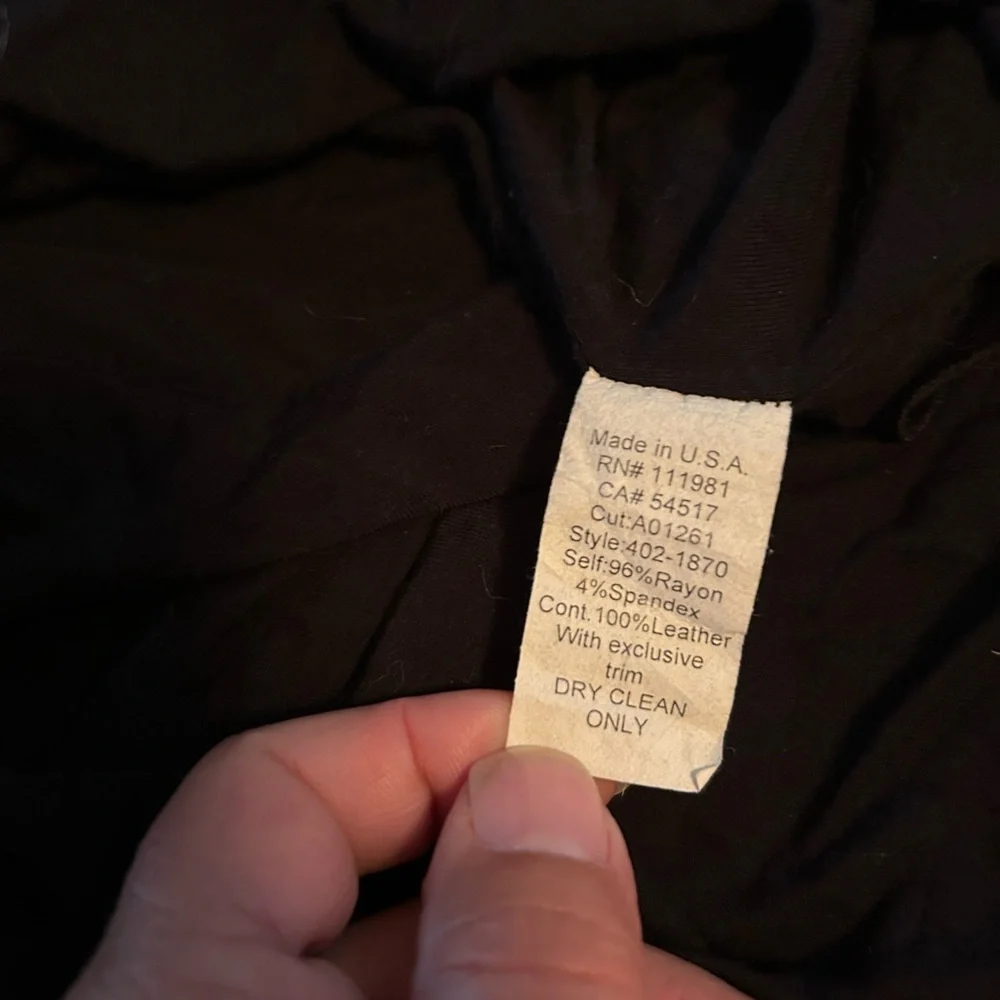 Sexy yet classy bodice detail top sz sm - Picture 16 of 16